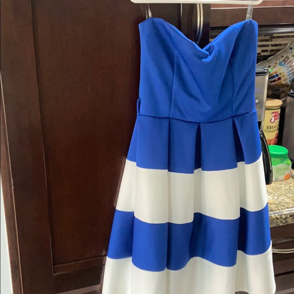 Strapless flow dress